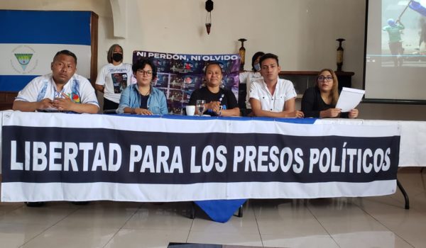 Opositores, familiares de víctimas y familiares de presos políticos en el exilio conmemoran el cuarto aniversario de las protestas de abril