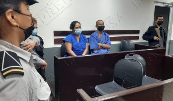 Amada Alfaro y Domingo Mojica enfrenta cargos por secuestro simple. LA PRENSA,