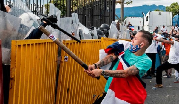 Los peligros que enfrentan la democracia y el Estado del bienestar en Costa Rica por la grave crisis fiscal del país