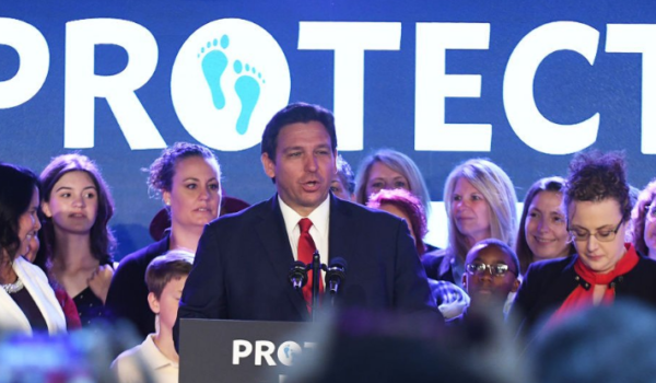 Cómo Disney logró tener su propio gobierno en Florida (y por qué los republicanos quieren acabar con él)