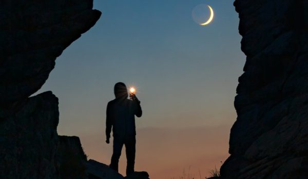 Qué es la «luna negra» y por qué nos permitirá observar mejor el cielo este sábado