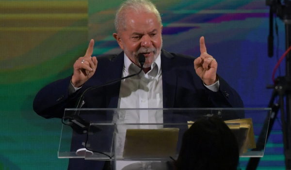 Lula lanza su candidatura presidencial para «reconstruir» Brasil