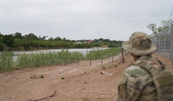 Oficiales de inmigración de Estados Unidos decidirán si dar asilo o no a migrantes. Esto es lo que debe saber