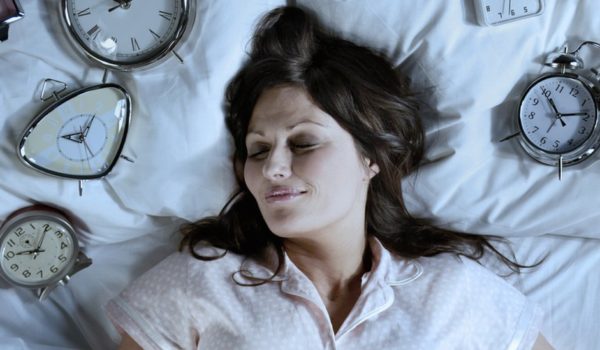 Lo que los últimos estudios revelan sobre cuántas horas de sueño necesitas para pensar y sentirte mejor