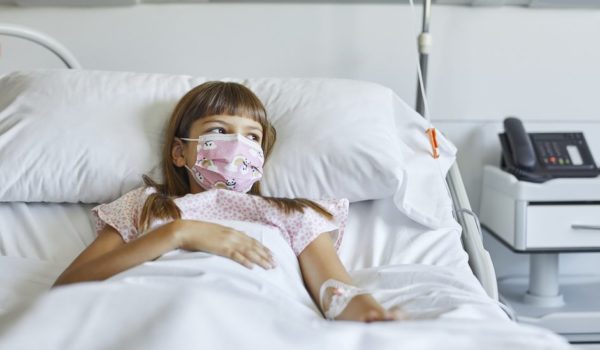 Hepatitis infantil: la «atrevida» hipótesis publicada en The Lancet que vincula el nuevo brote con la covid-19