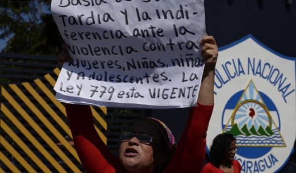 Cancelación de organizaciones de feministas deja en mayor vulnerabilidad a mujeres en Nicaragua, señalan activistas