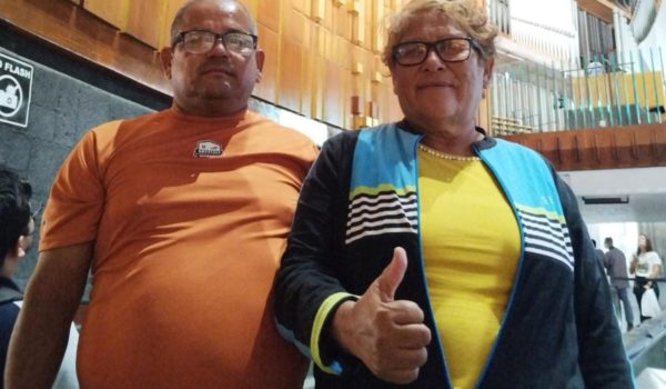 Doña Flor Ramírez, la «señora del huipil» en las protestas de abril de 2018, cruza el río Bravo y se entrega a Migración de Estados Unidos