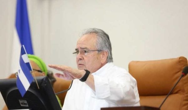 Gustavo Porras presenta iniciativa de ley para eliminar clubes sociales