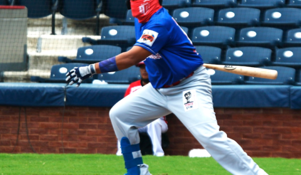 ¿Podrá Iván Hernández destrozar uno de los récords ‘imposibles’ del beisbol nacional?