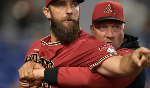 ¿Qué le dijo Madison Bumgarner a un árbitro como para ser expulsado?