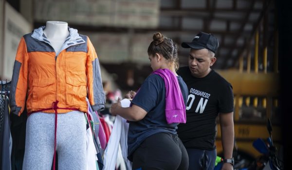 Migrantes en su mayoria procedentes de Cuba, Venezuela y Haiti usan el corredor de Jalapa para poder cruzar la frontera entre Teotecacinte del lado de Nicaragua y de Trojes del lado de Honduras. La mayoria de los Cubanos usan vuelos charter La Habana-Managua, mientras que el resto de migrantes vienen por tierra transbordando y llegando a la terminan de buses de Jalapa, donde luego son trasladados por cuenta propia a la frontera de Teotecacinte y usar ese corredor de forma ilegal. Oscar Navarrete/ LA PRENSA.