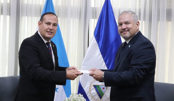 Funcionario que estuvo 11 días como embajador en Cuba es nombrado en la Embajada de Honduras