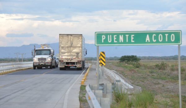 “Se lo están robando”. Pobladores denuncian el mal estado del puente Acoto, en Malacatoya