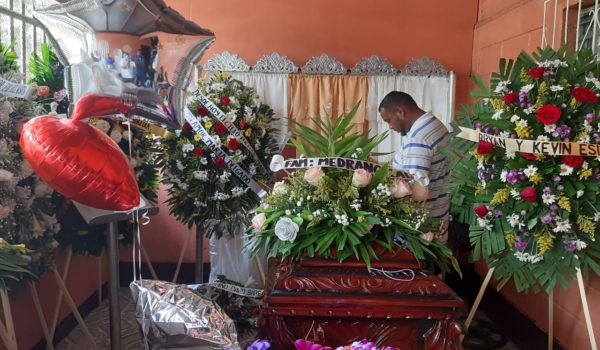 Jessy Scarleth Moreira Silva,, de 20 años recibió cristiana sepultura la tarde de este martes. LA PRENSA.