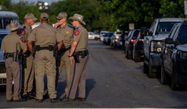 Masacre en Texas: acusan a la policía de actuar tarde durante el tiroteo de Uvalde en el que murieron 21 personas