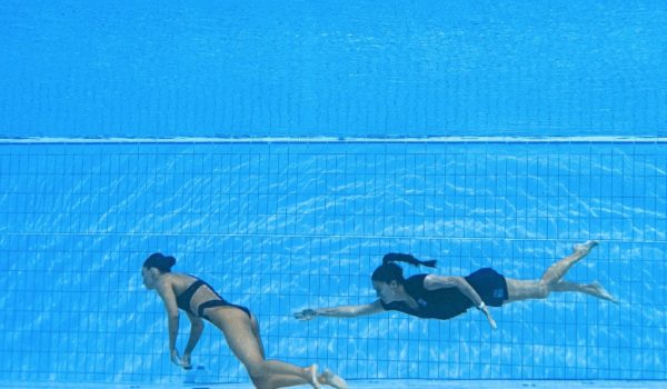 En Fotos | Entrenadora rescata a nadadora que se desmayó en piscina del Mundial de Budapest