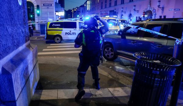 Dos muertos y 14 heridos por tiroteo en el centro de Oslo, Noruega