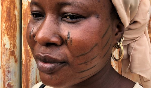 Cicatrices faciales: la violenta práctica a niños que es vista en África como símbolo de orgullo y belleza