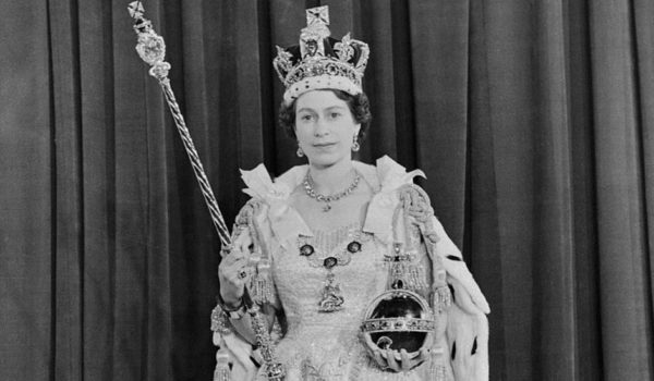 Cuáles son los monarcas que han reinado por más tiempo (y a cuánto está Isabel II de ocupar el primer lugar)