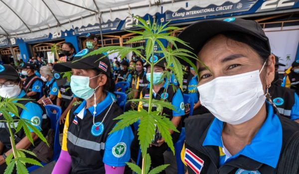 El país que pasó de perseguir las drogas con pena de muerte a ser quizás el más liberal del mundo ante la marihuana