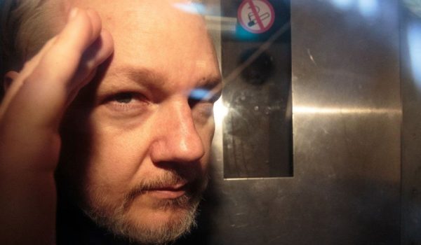 Julian Assange: el gobierno de Reino Unido aprueba la extradición del fundador de WikiLeaks a Estados Unidos
