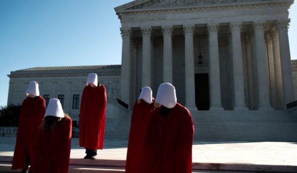 Las mujeres que han estado presas en Estados Unidos por tener abortos espontáneos antes de que se revirtiera Roe vs Wade