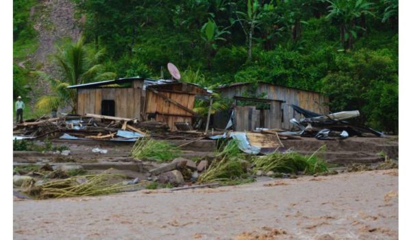 Recuperan cuerpo de bebé que murió luego que  una corriente arrastró la vivienda que habitaba