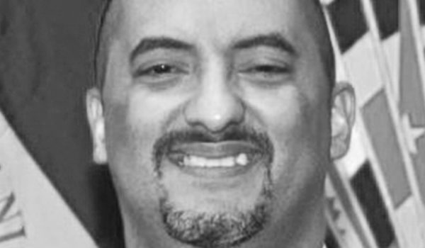 Arturo McFields Yescas es periodista exiliado, exembajador ante la OEA y exmiembro del Cuerpo de Paz de Noruega (FK). Es exalumno del Seminario de Seguridad y Defensa del National Defense University y el curso de Liderazgo de Harvard.
