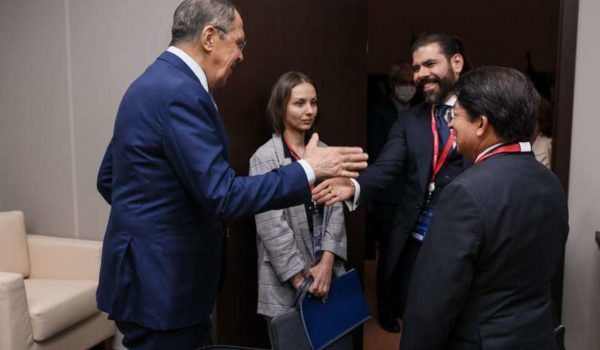 Delegación del régimen se reúne con canciller ruso y expresan «solidaridad» a Putin