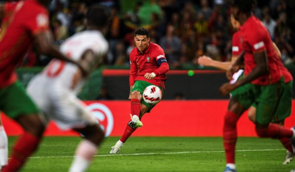 Ronaldo y Haaland lideran a Portugal y Noruega, mientras España se complica