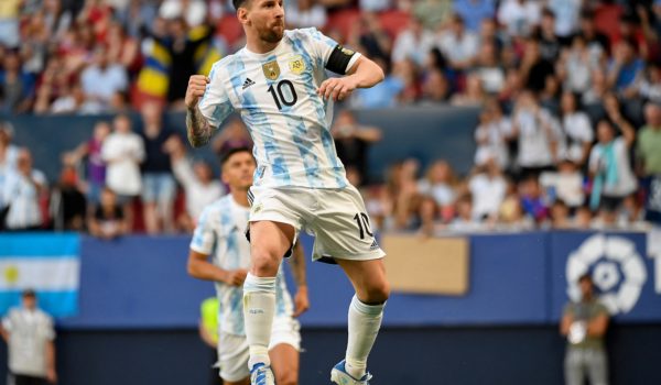 Messi se desborda con cinco goles contra Estonia en duelo amistoso