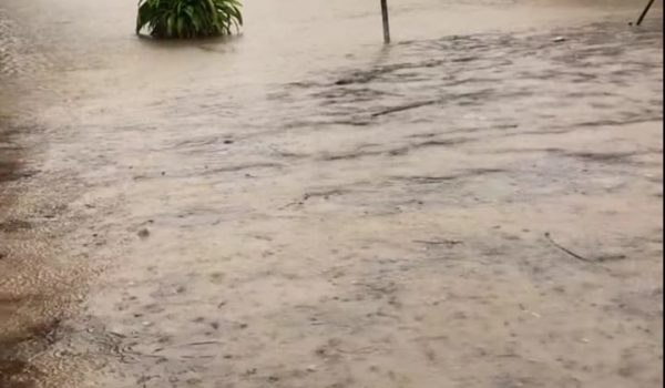 «Surfear» en las calles de San Juan del Sur, ciudadanos reportan afectaciones por inundación