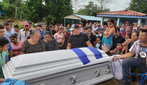 Sepultan a hermano del preso político Medardo Mairena. Régimen no permite que él se entere ni que asista a funerales