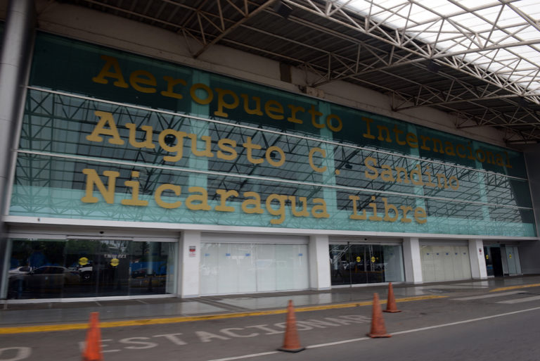 Aeropuerto internacional de Nicaragua fue escenario de la salida de cientos de migrantes nicaragüenses que fueron beneficiados con el parole humanitario. 