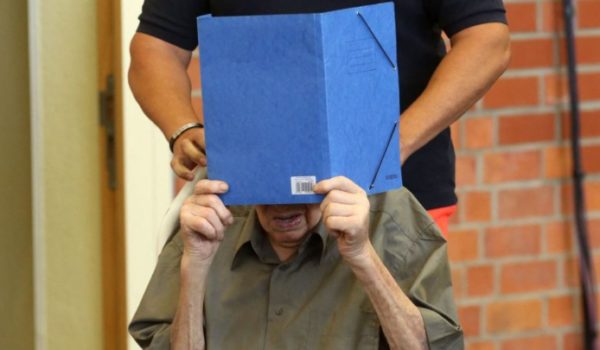Condenan a un guardia nazi de 101 años a 5 años de prisión por complicidad en asesinatos
