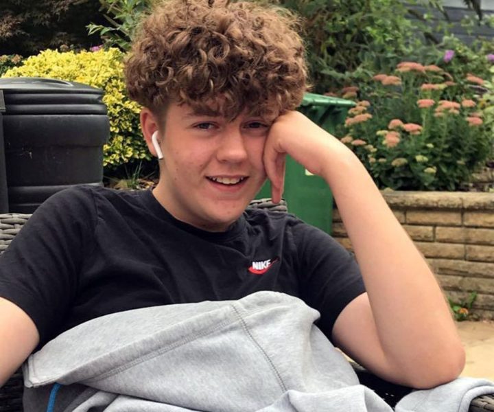 olly stephens, redes sociales