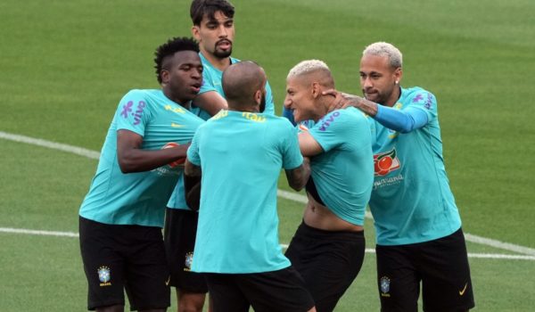 Esta es la verdadera razón por la que Vinicius y Richarlison pelean en entrenamiento de Brasil