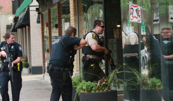 Detienen a sospechoso de tiroteo de Chicago y reportan otro ataque en Filadelfia, que dejó dos policías heridos
