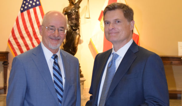 El abogado de origen nicaragüense Carlos Muñiz, asume como presidente del Tribunal Supremo de Florida