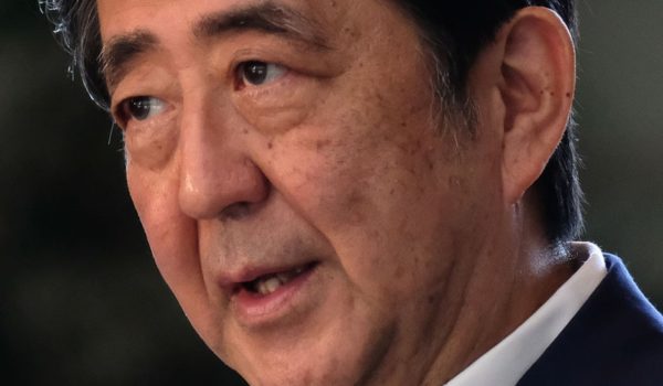 Quién fue Shinzo Abe, el «halcón» que trajo estabilidad política a Japón y creó la «Abenomics»