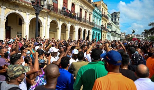 «Tengo a mis tres hijos en la cárcel»: La Güinera, el barrio de Cuba con decenas de jóvenes en prisión por las protestas del 11-J