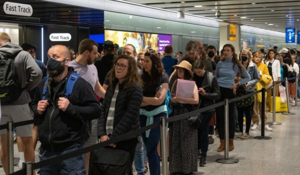Los vuelos se encarecerán aún más, según el presidente de la IATA