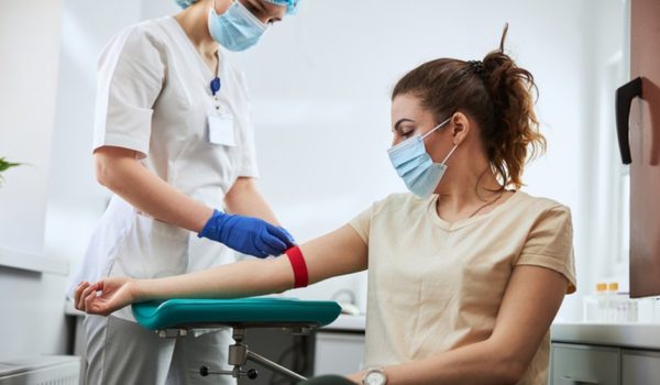 Covid: ¿cuándo deberías hacerte un chequeo médico luego de una infección?