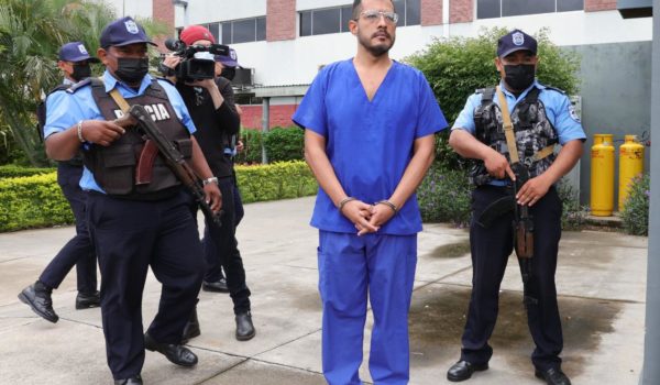 El reo político Félix Maradiaga reaparece en los juzgados de Managua tras 389 días preso