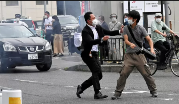 Shinzo Abe: cómo es el arma casera que utilizó el sospechoso del asesinato del ex primer ministro y cómo son las estrictas leyes para conseguir una en Japón