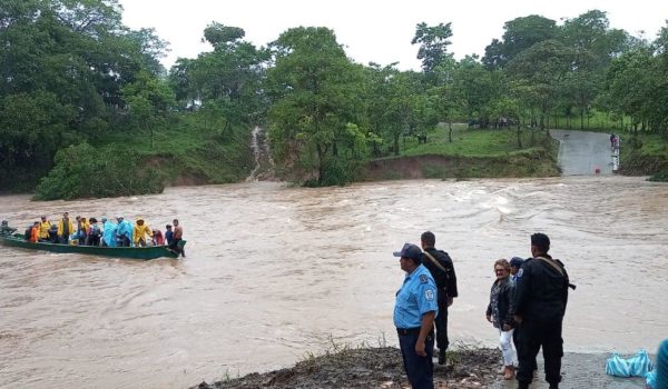 Nivel del río Escondido sube más de seis metros por paso de la onda tropical 14