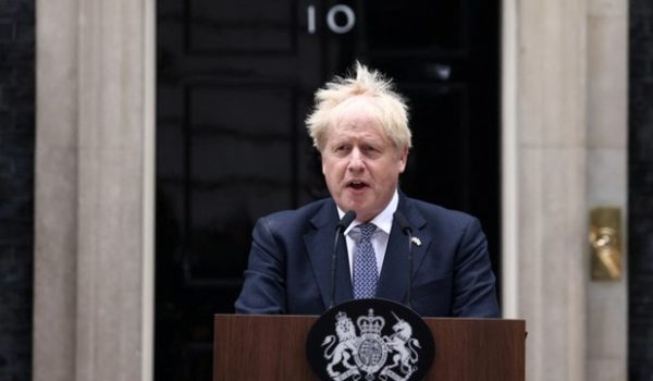 Boris Johnson dimite pero asegura que seguirá como primer ministro hasta que su partido elija a un nuevo líder