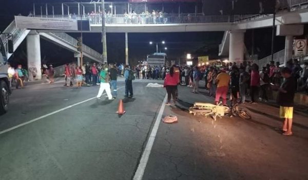 Muere policía en accidente de tránsito; fue arrollado por furgón