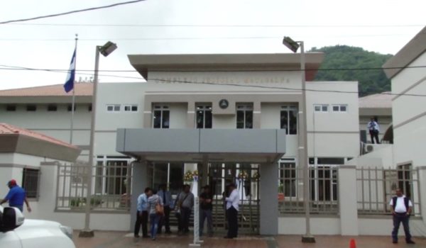 Profesor acusado de tres delitos sexuales en contra de su hijastra de 10 años