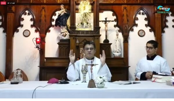 Monseñor Rolando Álvarez celebra su tercer jueves del Santísimo Sacramento bajo asedio y retención policial